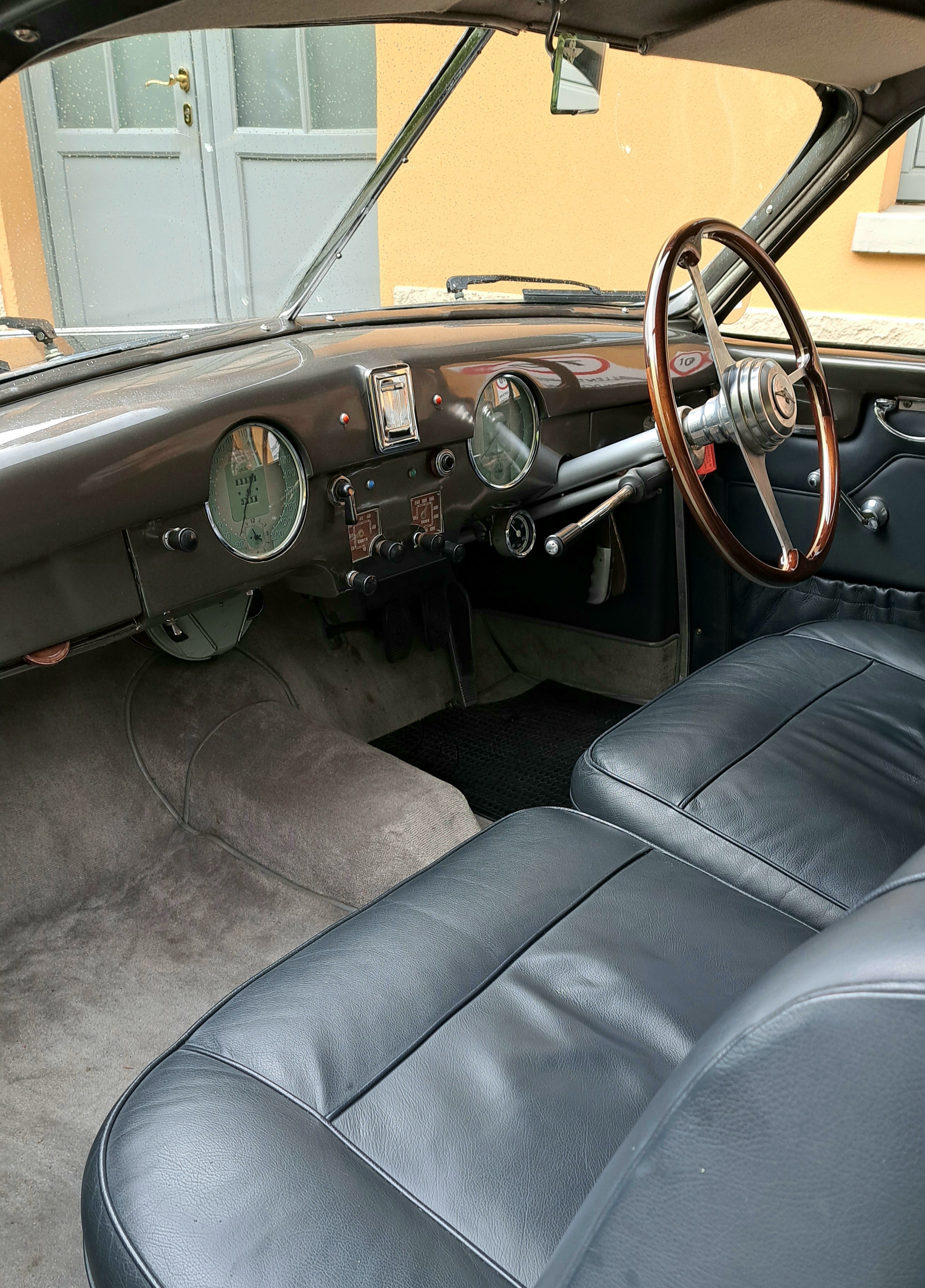 interno_alfaromeo6C lago di como