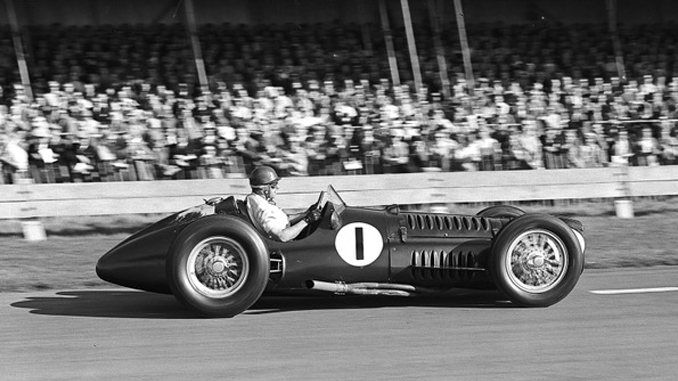 Juan-Manuel-Fangio-BRM-V16-at-Goodwood-in-1953 BRM resurge para su 70 aniversario
