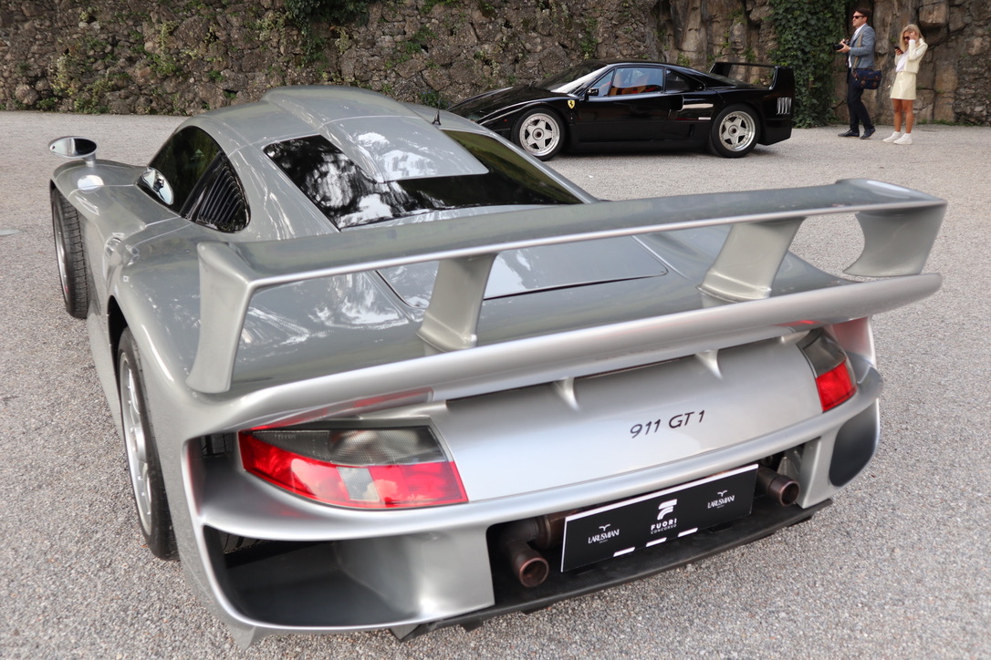 Porsche_ferrari_fuoriconcorso lago di como