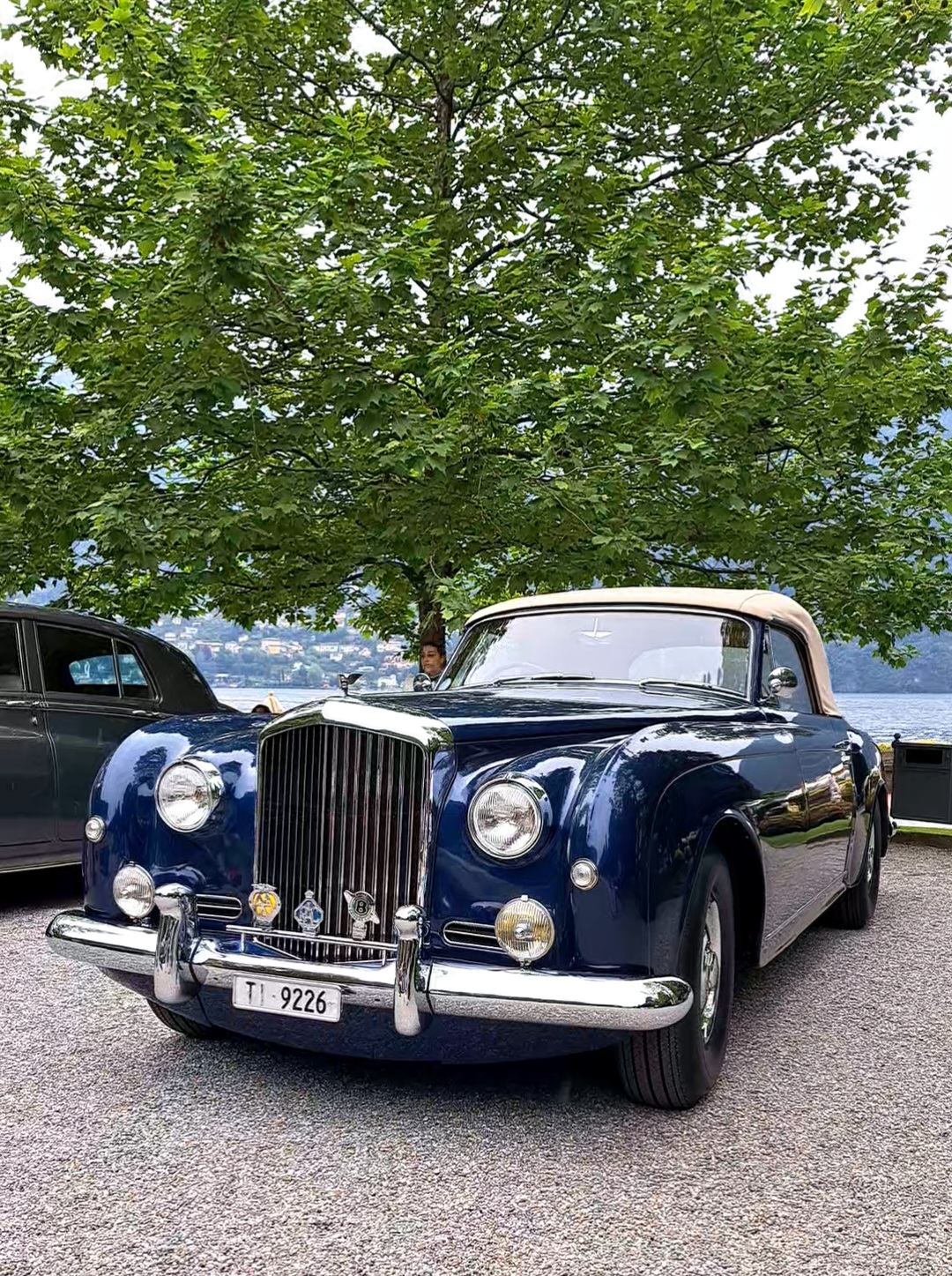 bentley_villadeste One Lake, One Car 2025 by Villa d'Este Style