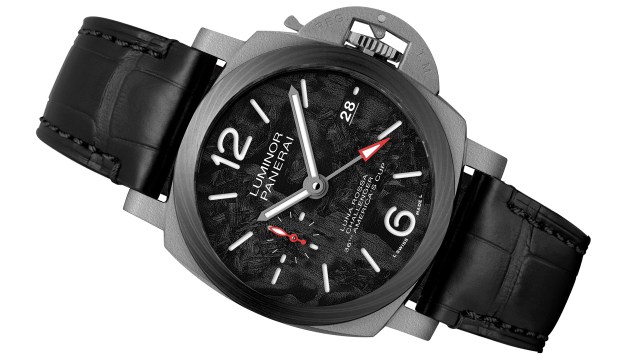 Panerai-Luminor-Luna-Rossa-GMT-42mm Lifestyle