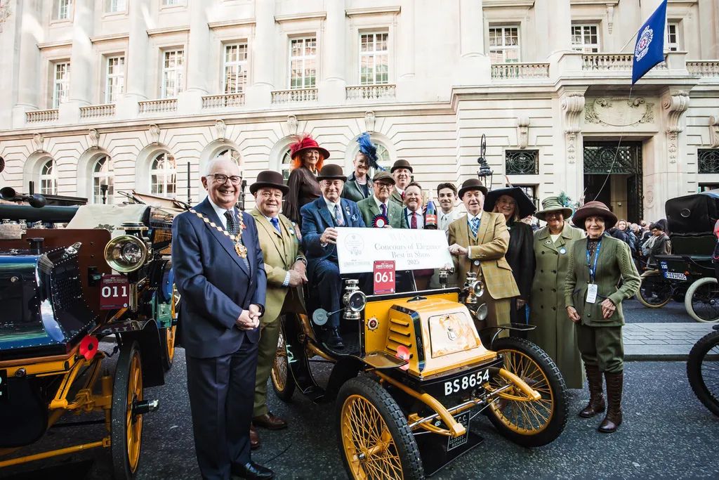 saintjames_motoring Semanal Clásico, revista dedicada al mundo de los coches clásicos y sport.